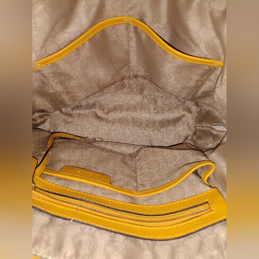 Michael Kors Jet Set Saffiano Leather Top Zip Sunny Yellow Tote NWOT - Picture 4 of 4